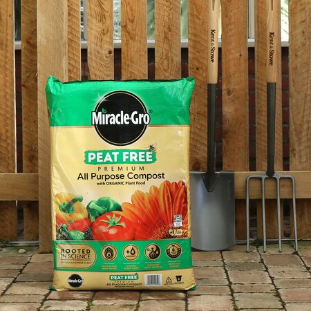 Miracle-Gro Peat Free Premium All Purpose Compost with Organic Plant Food - 40 Litre